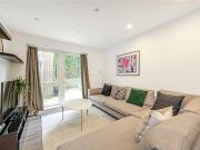 2 bedroom property in Loxford Gardens, London, N5 £3,000...