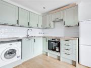 2 bedroom property in Mossbury Road, London, SW11 £2,500...