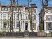 2 bedroom property in North Side Wandsworth Common,...