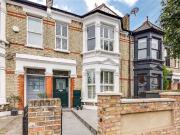 2 bedroom property in Oaklands Grove, London, W12 £3,000...