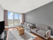 2 bedroom property in Peninsula Apartments, 4 Praed...
