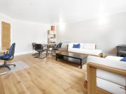2 bedroom property in Pepper Street, London, E14 £2,700...