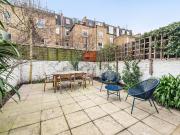 2 bedroom property in Radipole Road, London, SW6 £3,250...