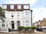 2 bedroom property in Ravenslea Road, London, SW12...