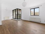 2 bedroom property in Sherard Court, 3 Manor Gardens,...