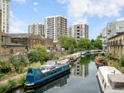 2 bedroom property in Southgate Road, London, N1 £3,000...