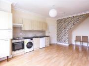 2 bedroom property sandwiched between East finchley and...