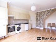 2 bedroom property sandwiched between East finchley and...