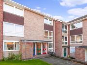 2 bedroom property to let in Dovehouse Close, Oxford...