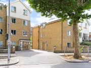 2 bedroom property to let in Maple Road, Surbiton, KT6...