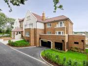 2 bedroom property to let in Merrileas Drive, Oxshott,...