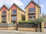 2 bedroom property to let in Nairn Court, 7 Trinity...