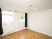 2 bedroom property to let in Oakfield Road, West...