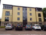 2 bedroom property to let in Queens Tower, Park Grange...