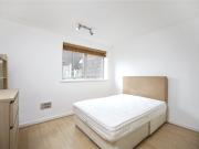 2 bedroom property to let in St. Mary Le Park Court,...