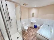 2 bedroom property to let in The Pavillion, Russell...