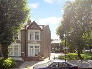 2 bedroom property to let in Victor Villas, Chiswick...
