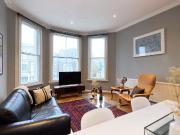 2 bedroom property to let in West End Lane, West...