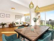 2 bedroom property to let in Wimbledon Park Road,...