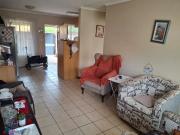 2 Bedroom Retirement Unit to rent with lockable garage...