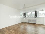 2 bedroom s flat to rent in Pier Way, Woolwich, SE28, London