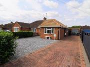 2 bedroom semi detached bungalow for sale in Shenley...