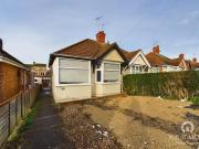 2 bedroom Semi Detached Bungalow to rent, Reedway,...