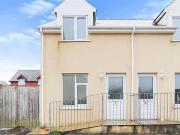 2 Bedroom Semi detached House For Rent In Merlins...