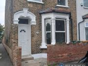 3 bedroom semi detached house for rent in Perth Road,...