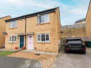 2 bedroom semi detached house for sale in Meadow Bank,...