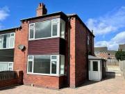 2 bedroom semidetached house for rent in Leeds Old Road...