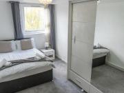 2 bedroom serviced apartments to rent