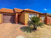 2 Bedroom Simplex For Sale in Willow Park Manor