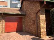 2 Bedroom Simplex in Die Hoewes