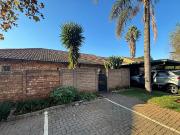 2 Bedroom Simplex in Pierre van Ryneveld