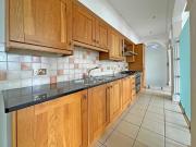 2 bedroom Spacious Two Bedroom Apartment to rent