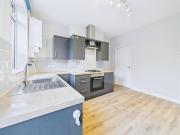 2 bedroom terraced house for rent in Lancing Road,...