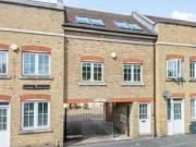 2 Bedroom Terraced House For Rent In London