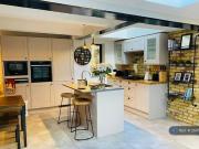 2 Bedroom Terraced House For Rent In London
