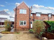 2 bedroom terraced house for rent in Middleton Road,...