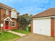 2 bedroom terraced house for rent in Plaines Close,...