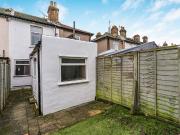 2 bedroom terraced house for rent in Warren Road, East...