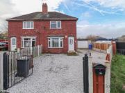 2 bedroom terraced house for rent in Woodlands Avenue,...