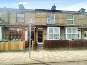 2 bedroom terraced house for sale in Banbury Street,...