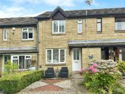 2 bedroom terraced house for sale in Chestnut Close,...