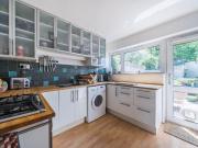 2 bedroom terraced house for sale in Leafield Road,...