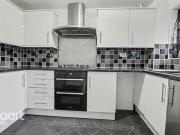 2 bedroom terraced house for sale in Links Way, Luton, LU2