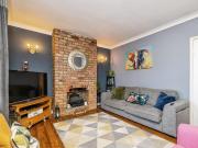 2 bedroom terraced house for sale in London Road,...