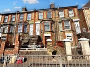 2 bedroom terraced house for sale in Luton Road,...
