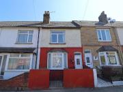 2 bedroom terraced house for sale in Maple Avenue,...